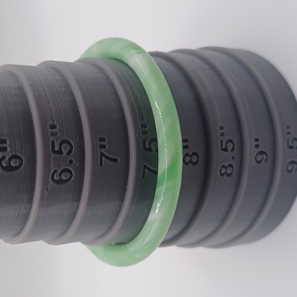 Green Glass Bangle Bracelet - Picture 4 of 4